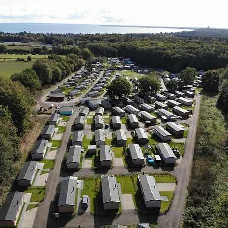 別荘 Ostseecamp Luebecker Bucht Storms Huus *